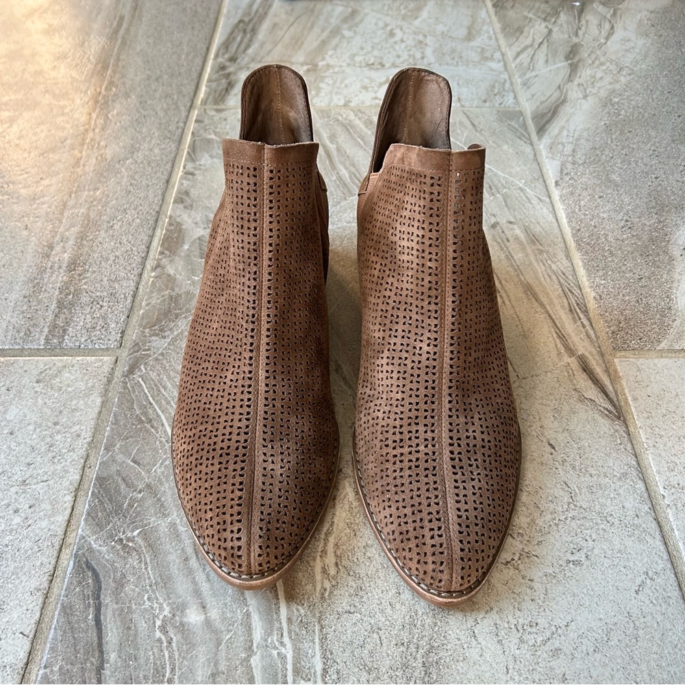 NWOB Vince Camuto Celena Perforated Suede Leather Ankle Bootie, Size 10 - Picture 2 of 10